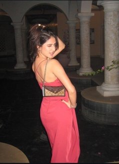 sonia - escort in Dubai Photo 3 of 4