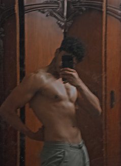 Zenin - Male escort in Cairo Photo 14 of 14