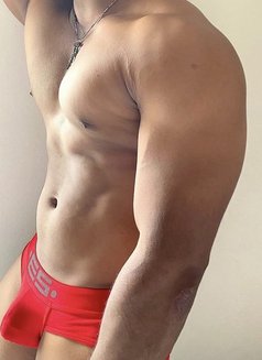 Zenon - Male adult performer in Dubai Photo 1 of 2