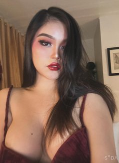 zeny - escort in Manila Photo 5 of 8