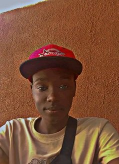 Zephyr - Male escort in Nairobi Photo 4 of 10