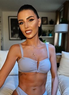 Zeya - escort in Hong Kong Photo 7 of 11