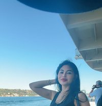 Zeyanaaa - puta in Mumbai