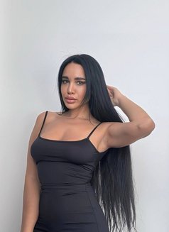 Zeynep - puta in Dubai Photo 4 of 8