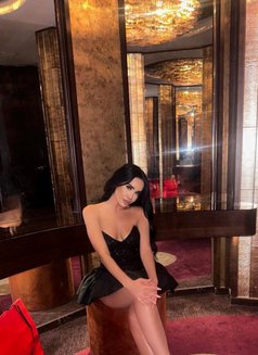 Zeynep - puta in Dubai Photo 6 of 8