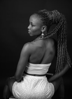 Zhari - puta in Beirut Photo 8 of 13