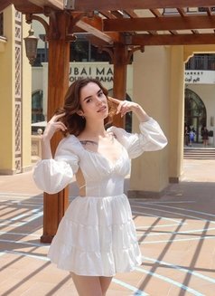 Zhenya - puta in Dubai Photo 4 of 10