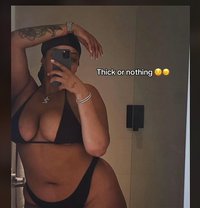 Zi_ - escort in Umuahia