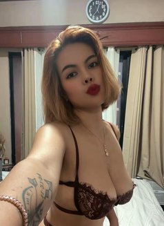 Zieee - escort in Makati City Photo 23 of 25
