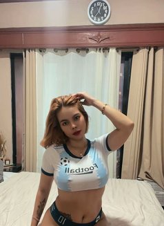 Zieee - escort in Makati City Photo 25 of 25