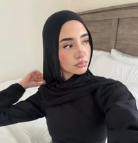 Zinab - escort in Muscat