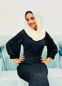 Zinab - escort in Muscat Photo 1 of 3