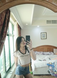 Zindy - Transsexual escort in Al Manama Photo 5 of 5