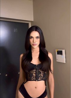 zandy - Transsexual escort in Singapore Photo 2 of 8