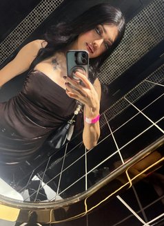 Zinni - Transsexual escort in Pune Photo 14 of 14