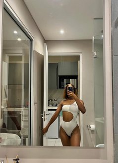 Zita - puta in Riyadh Photo 4 of 4