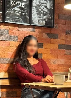 Ziya Sharma 🥂(Cam & Real Meet ) - puta in Hyderabad Photo 1 of 5