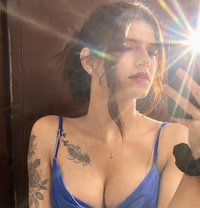 Ziyaa - Acompañantes transexual in Noida