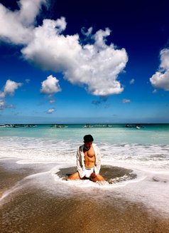 Zoe Bali - Acompañantes masculino in Bali Photo 2 of 5