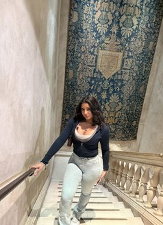 Zoé - adult performer in Frankfurt Photo 4 of 5