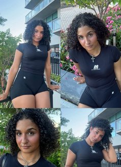 Zoé - puta in Milan Photo 6 of 6