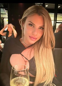Zoe - escort in London Photo 3 of 6