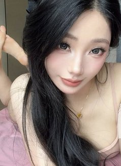 Lily - escort in Tokyo Photo 4 of 8