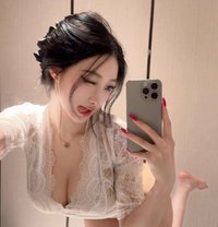 Lily - escort in Tokyo Photo 7 of 8