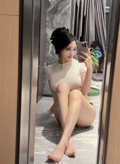 Lily - escort in Tokyo Photo 8 of 8