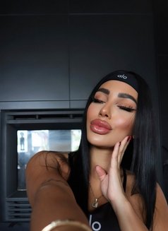 Zoe - escort in Amsterdam Photo 3 of 8