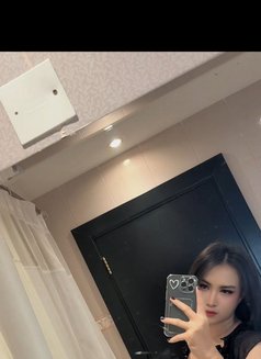 Zoey - Transsexual escort in Abu Dhabi Photo 3 of 3