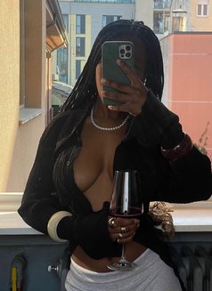 Zoey - puta in Bali Photo 1 of 7