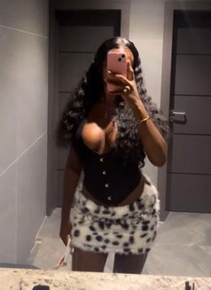 Zoey - puta in Bali Photo 5 of 7