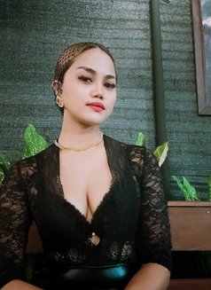 Zoey - escort in Bali Photo 4 of 10