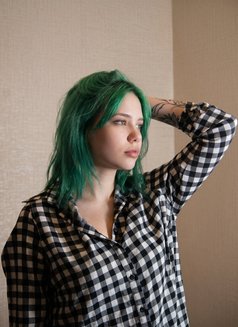 Zoey - puta in Dubai Photo 2 of 7