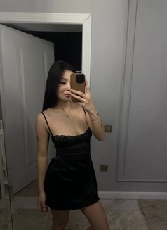 Zoey - escort in Dubai Photo 3 of 16