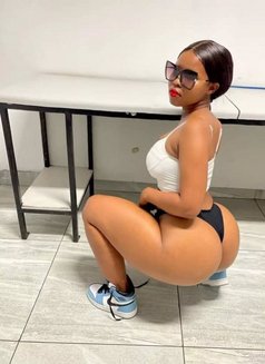 Zoey - puta in Accra Photo 1 of 3