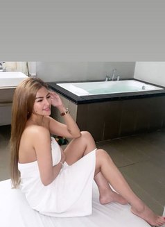 Zoey - escort in Mumbai Photo 4 of 14