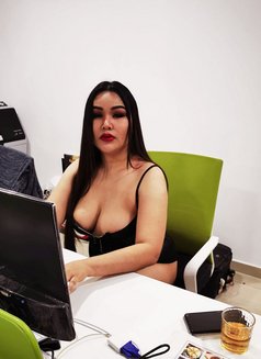 Zoey - Transsexual escort in Abu Dhabi Photo 4 of 19