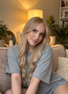 Zoia - puta in Hong Kong Photo 4 of 6