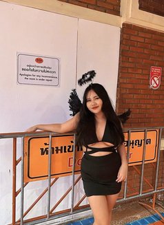 ZomZom Sweet, Curvy & Addictive Thai GFE - puta in Bangkok Photo 9 of 11