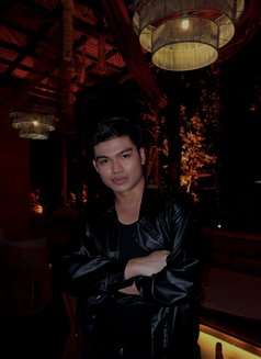 Zoren - Male escort in Bangkok Photo 16 of 18