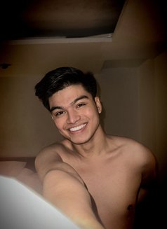 Zoren - Male escort in Bangkok Photo 22 of 22