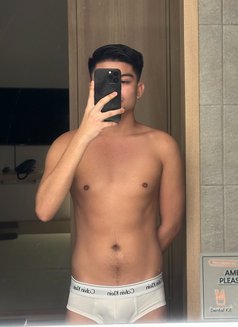 Zoren - Male escort in Bangkok Photo 8 of 9