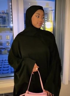 Amina - puta in Muscat Photo 3 of 3