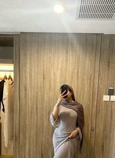 Zoya - escort in Maldives Photo 2 of 3