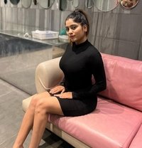 Kiara Indian Student - puta in Dubai