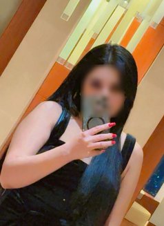 Zoya - Indian Escort in Dubai - puta in Dubai Photo 7 of 7