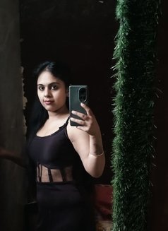 Zoya - escort in New Delhi Photo 1 of 3