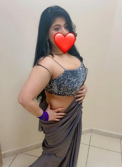 Zoya Nawab - puta in Dubai Photo 5 of 10